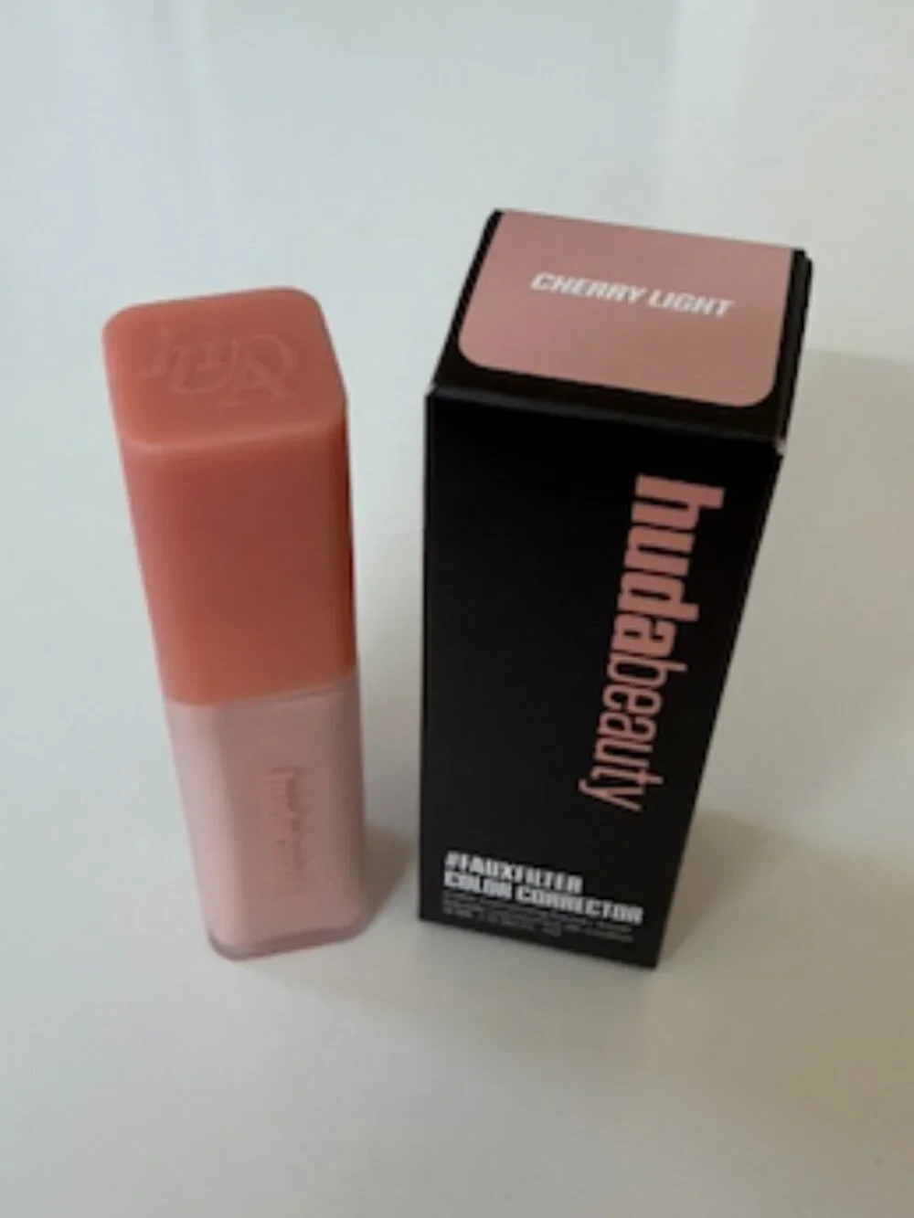 Huda Beauty #FauxFilter Under Eye Corrector - Cherry Light